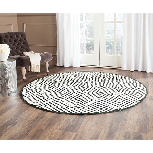 Safavieh Newport Npt436B Black / White Geometric Area Rug