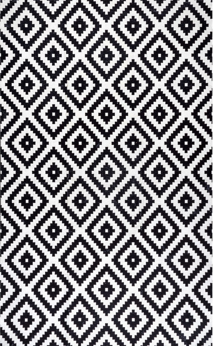 AreaRugs.com Wavaj Nwa1196A Black Area Rug