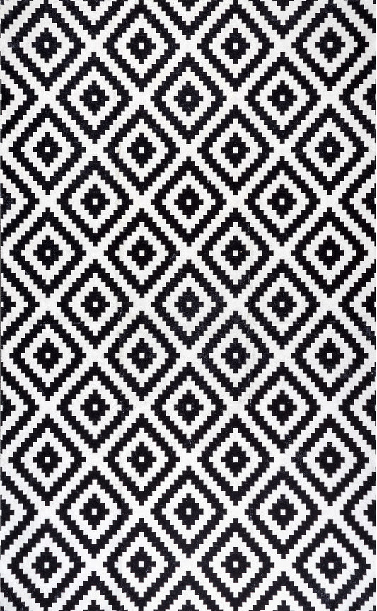 AreaRugs.com Wavaj Nwa1196A Black Area Rug