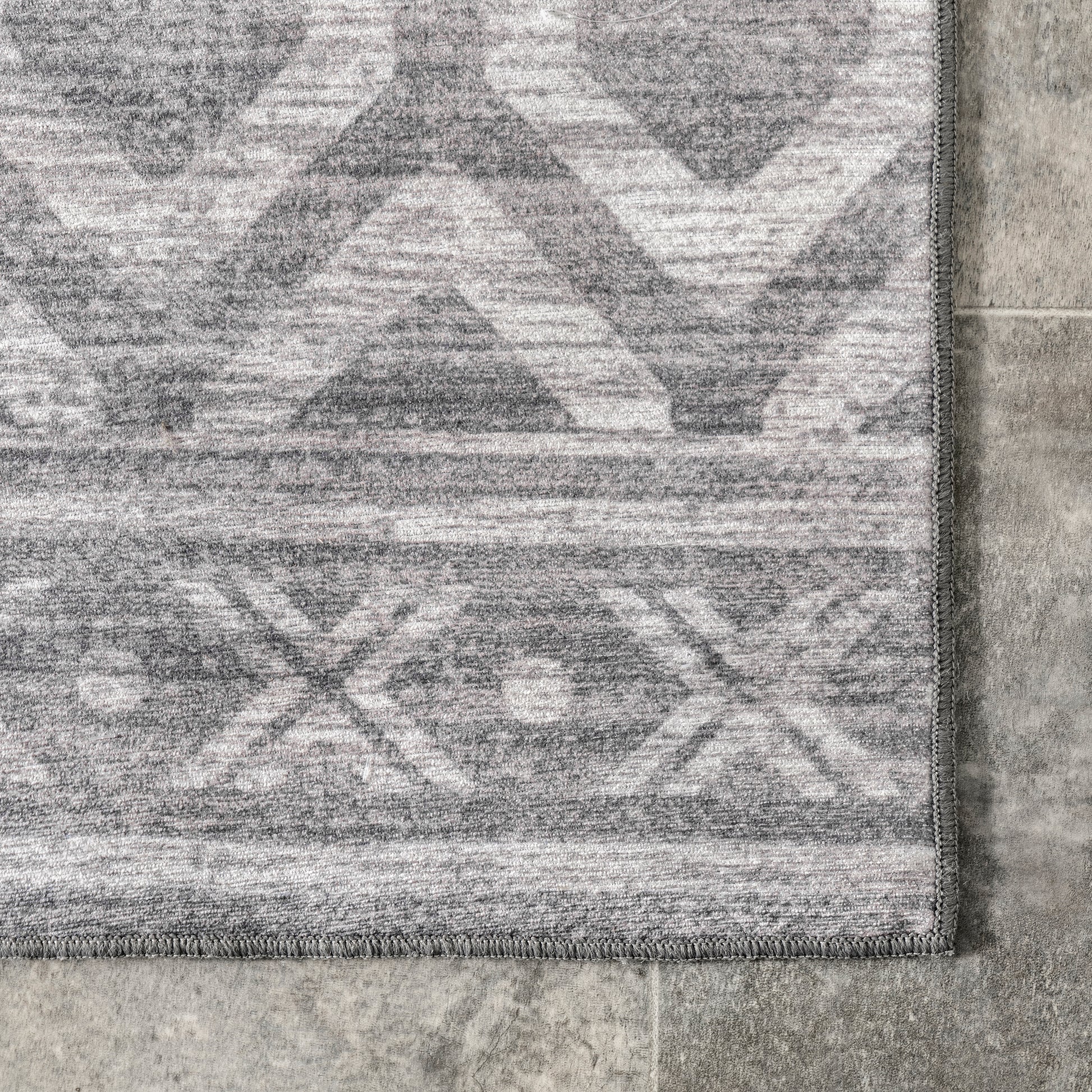 AreaRugs.com Wavaj Nwa1001B Gray Area Rug