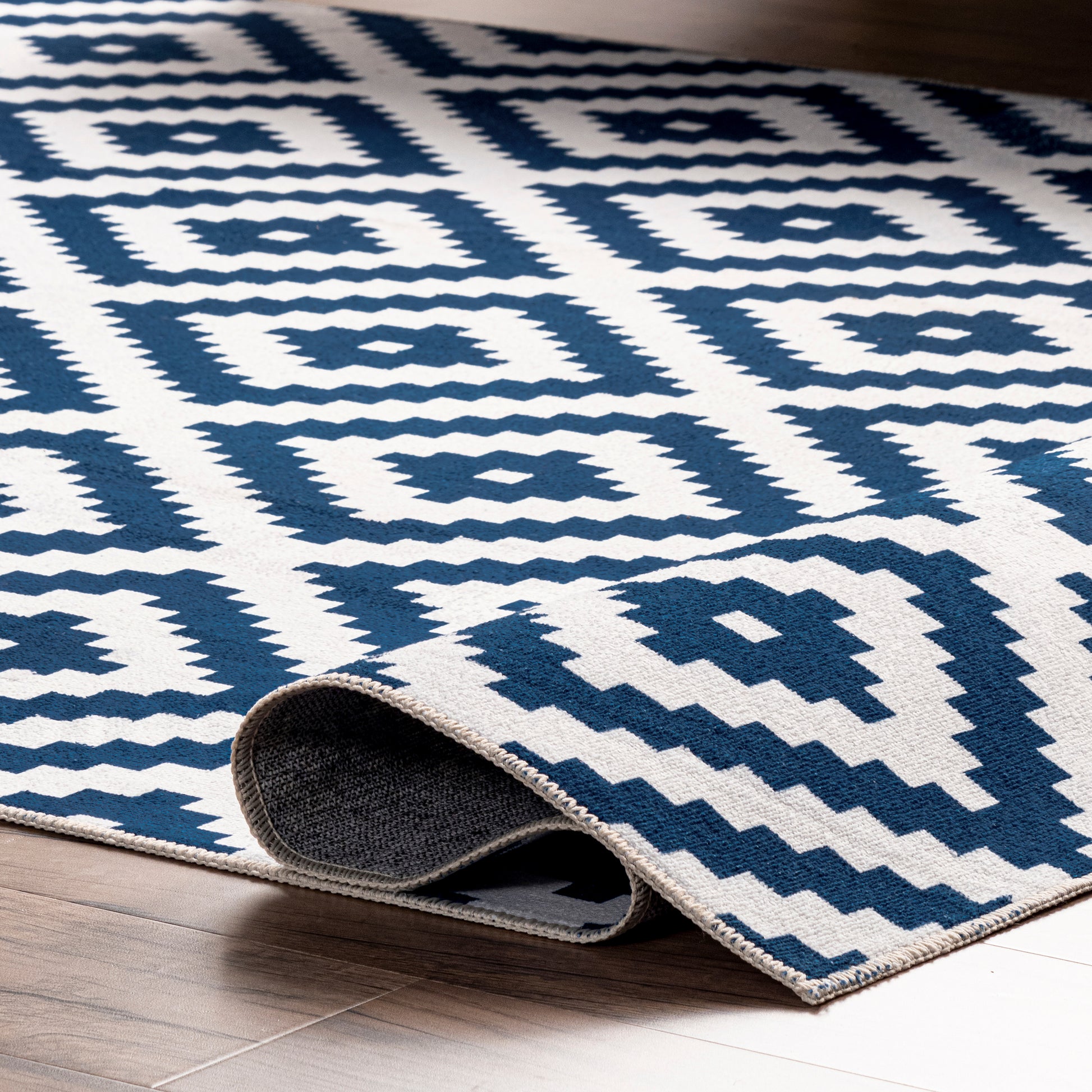 AreaRugs.com Wavaj Nwa1196B Blue Area Rug