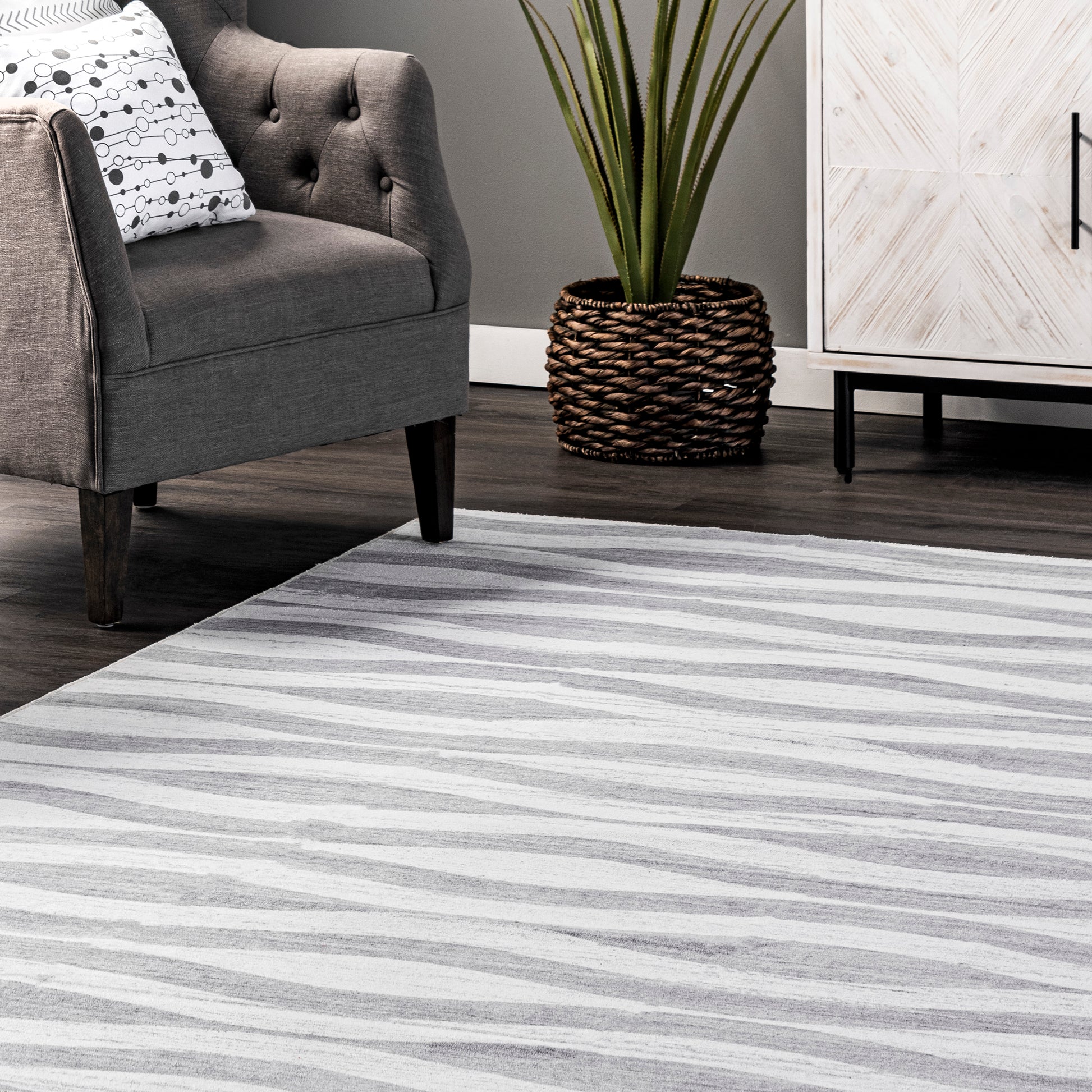 AreaRugs.com Wavaj Nwa1103A Light Gray Area Rug