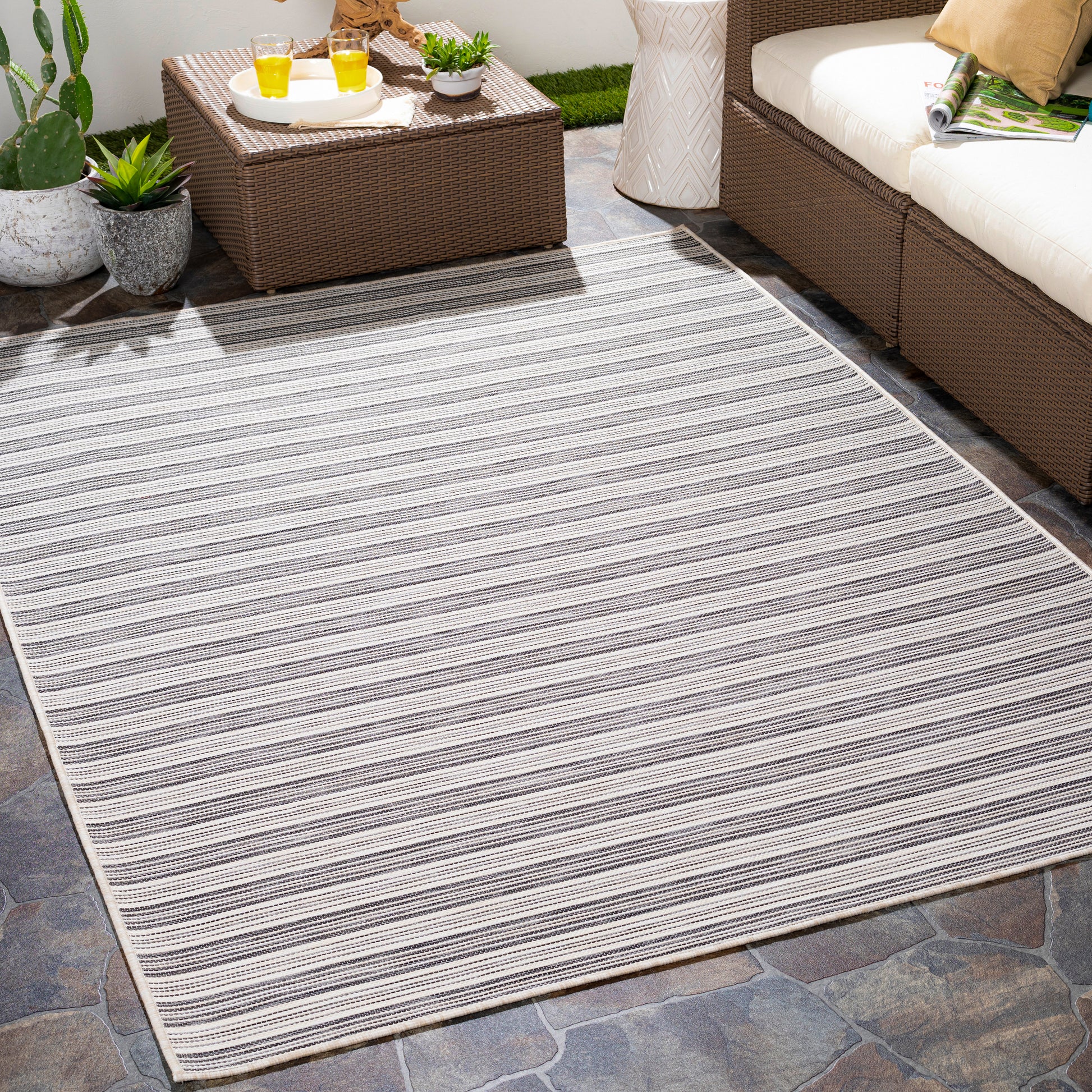 Surya Pasadena Psa-2388 Charcoal, Cream Area Rug