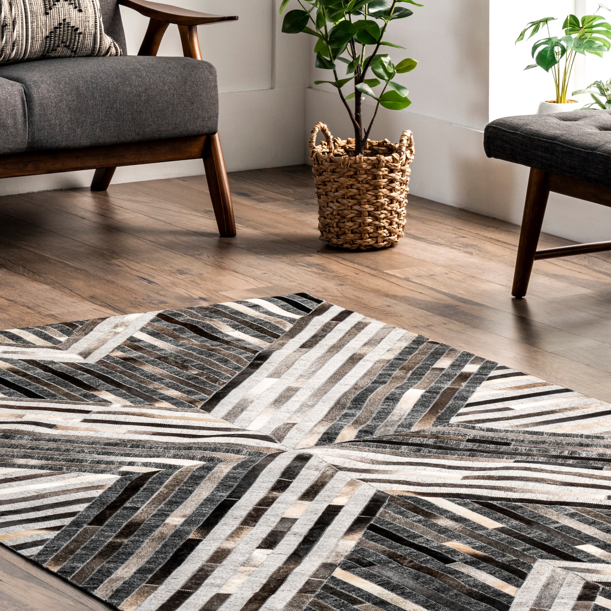 Nuloom Mikah Leather Cowhide Modern Nmi1404A Gray Area Rug