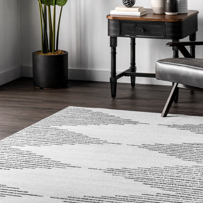 AreaRugs.com Wavaj Nwa1049A White Area Rug