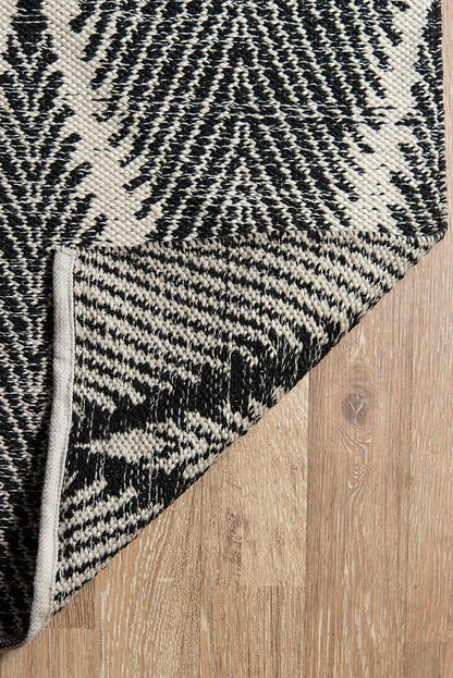 Momeni Erin Gates River Riv-1 Black Geometric Area Rug