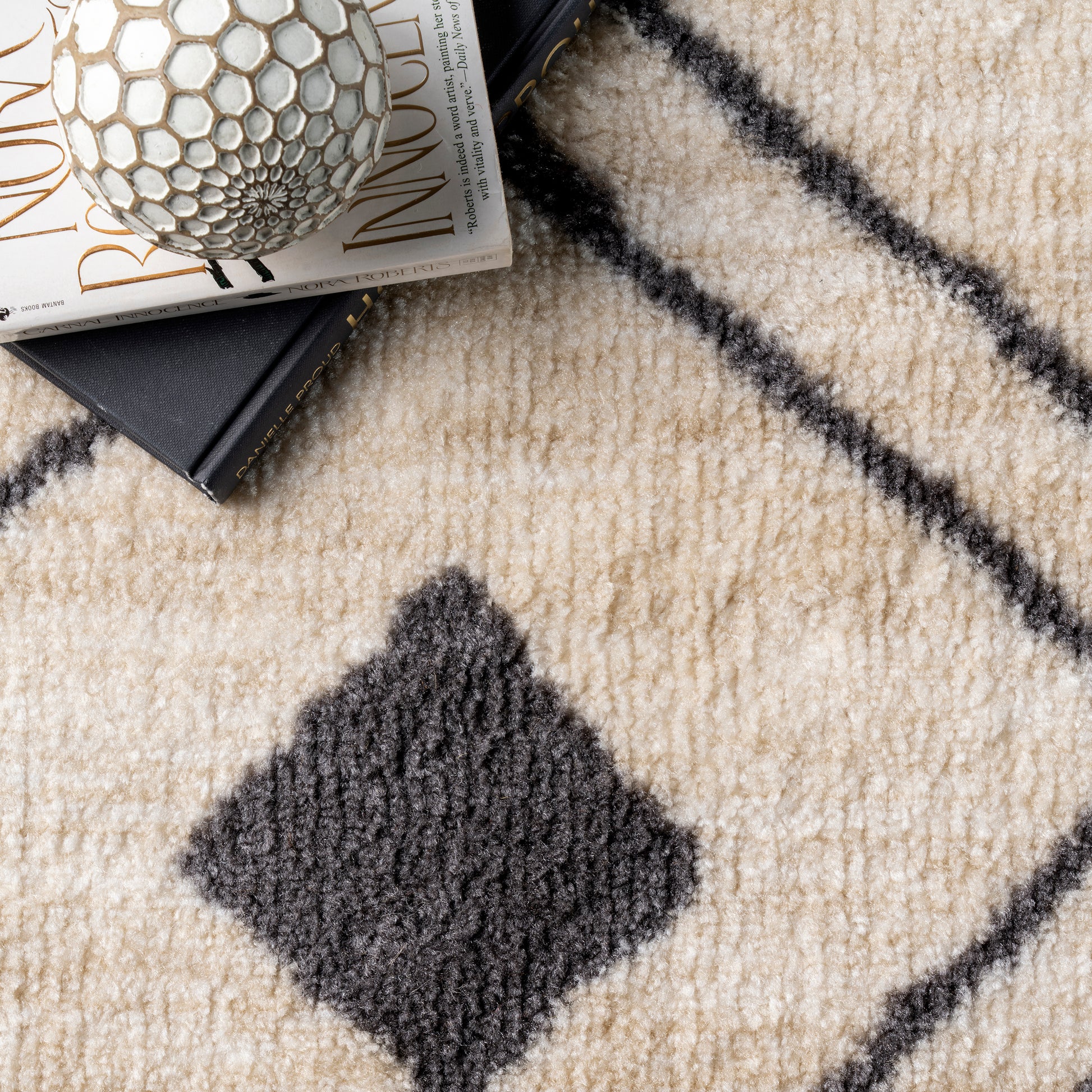 Nuloom Kenley Spotted Nke2528A Beige Area Rug