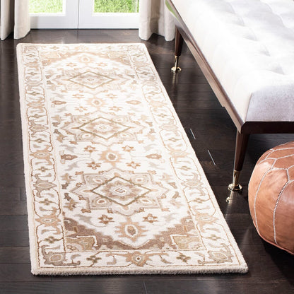 Safavieh Royalty Roy700B Beige / Sage Area Rug