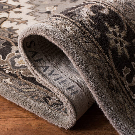 Safavieh Royalty Roy700G Silver / Charcoal Rugs.