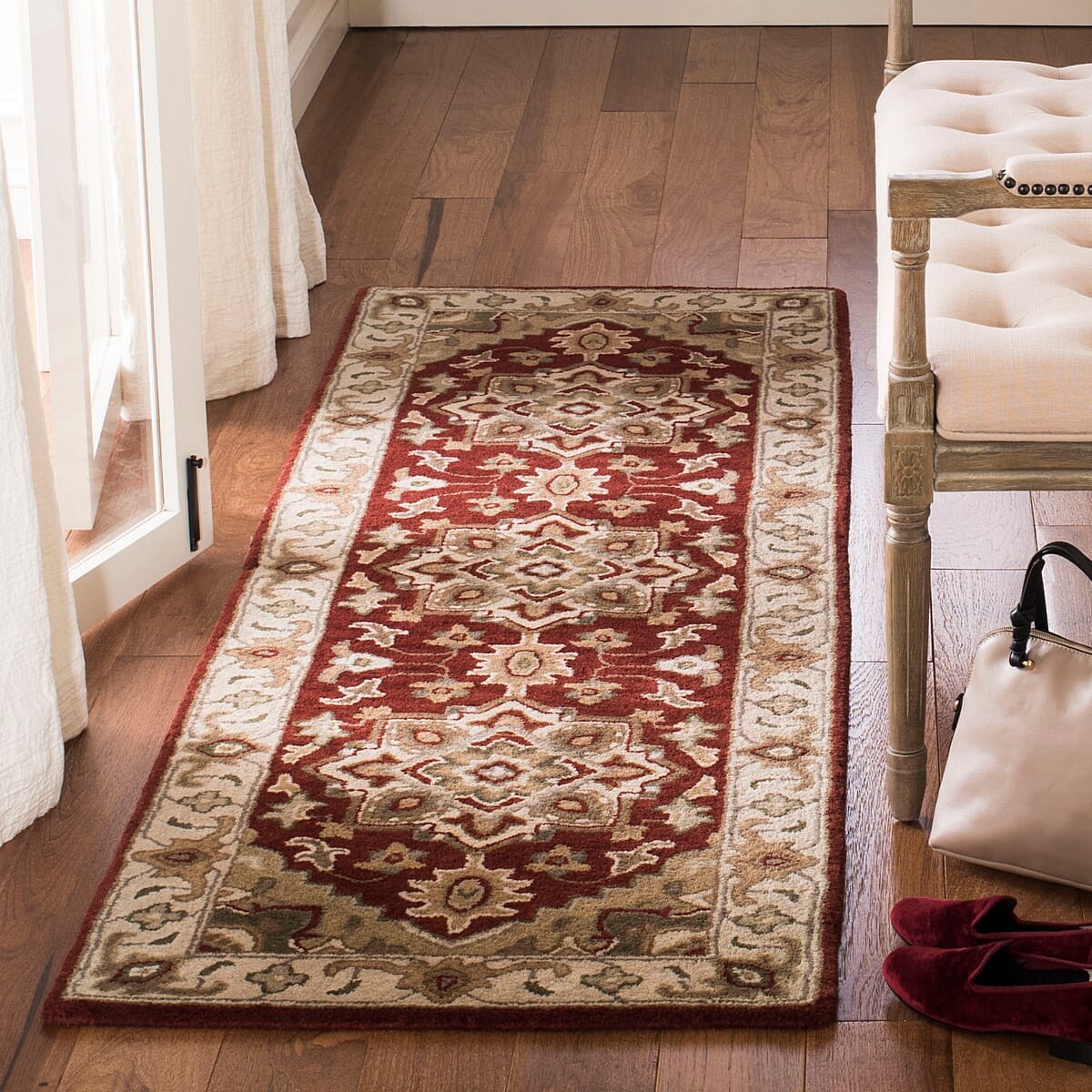 Safavieh Royalty Roy700Q Red / Beige Area Rug