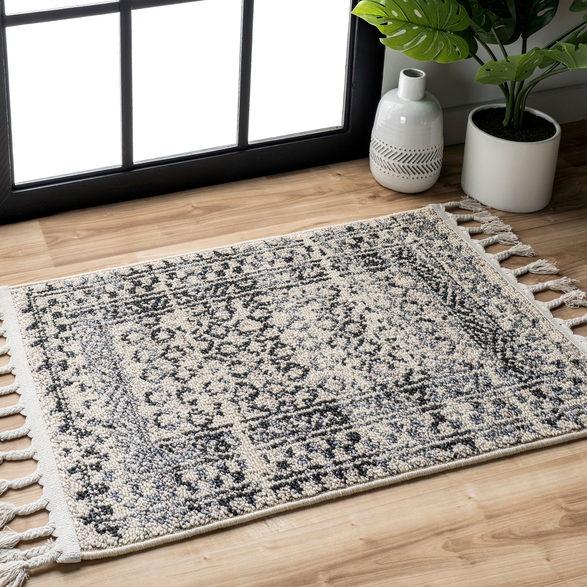 Nuloom Claudia Diamond Ncl3381B Ivory Area Rug