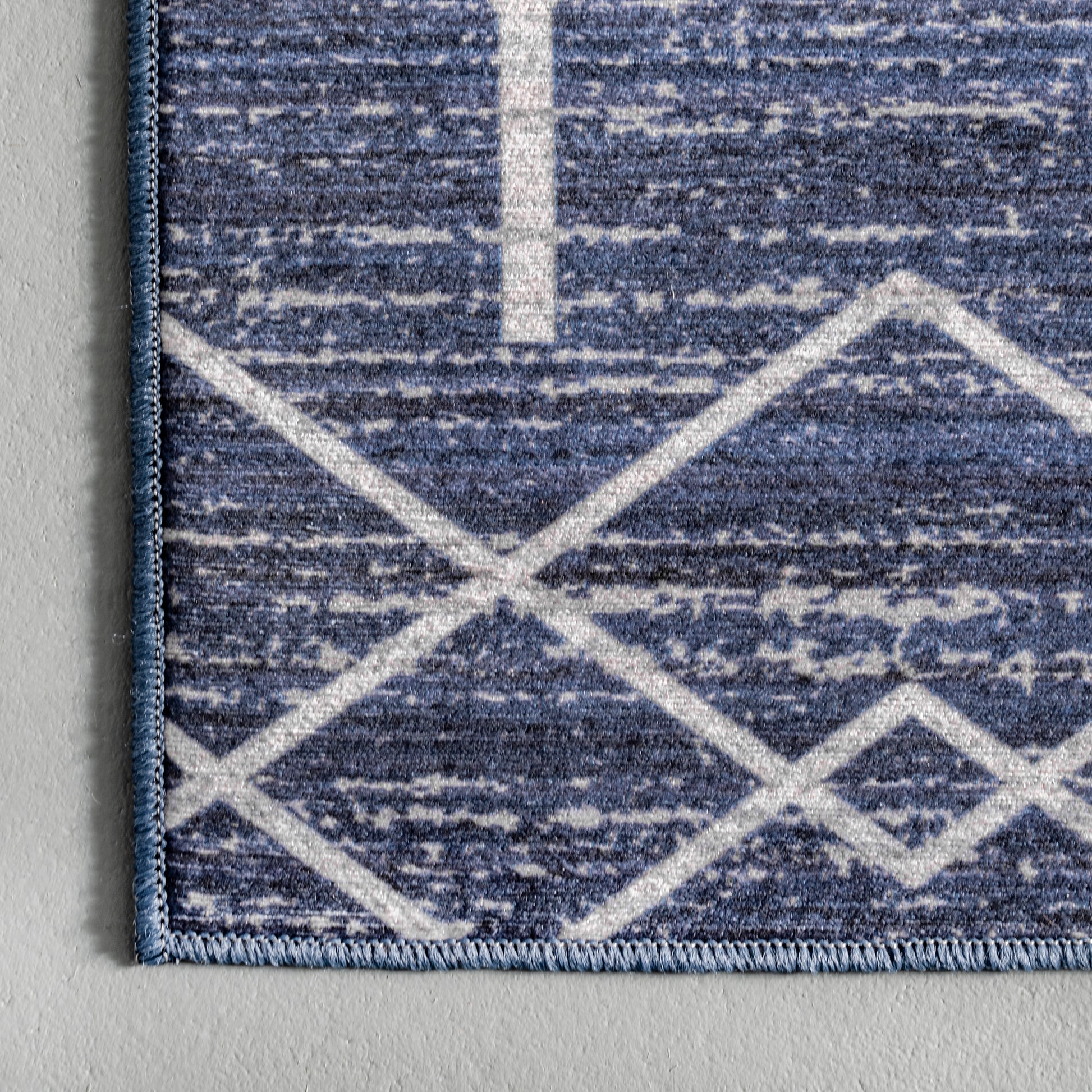 AreaRugs.com Wavaj Nwa1010A Navy Area Rug