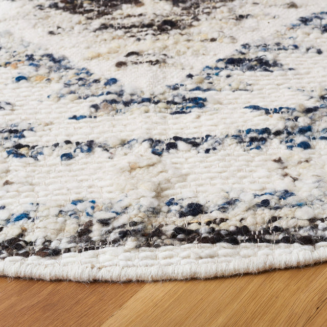Safavieh Manhattan Man354A Ivory/Charcoal Rug.