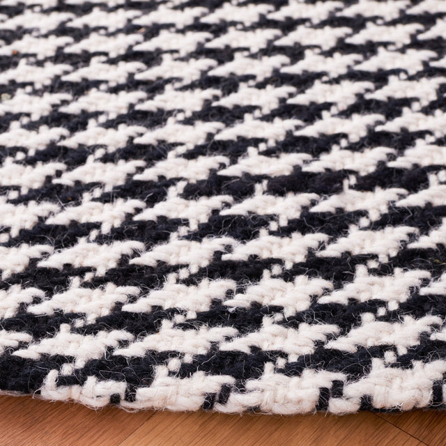 Safavieh Marbella Mrb319Z Black/Ivory Rug.