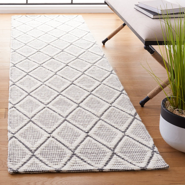 Safavieh Marbella Mrb321A Ivory/Black Rug.