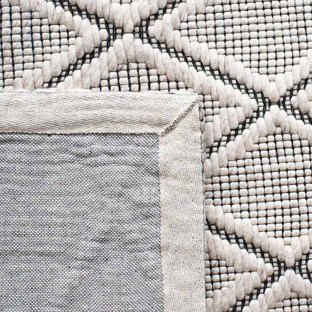Safavieh Marbella Mrb321G Silver/Black Rug.