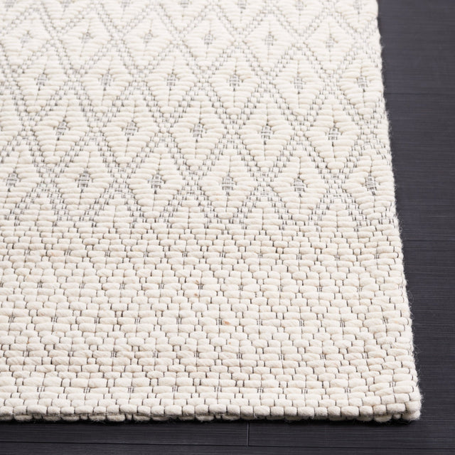 Safavieh Marbella Mrb752A Ivory/Black Rug.