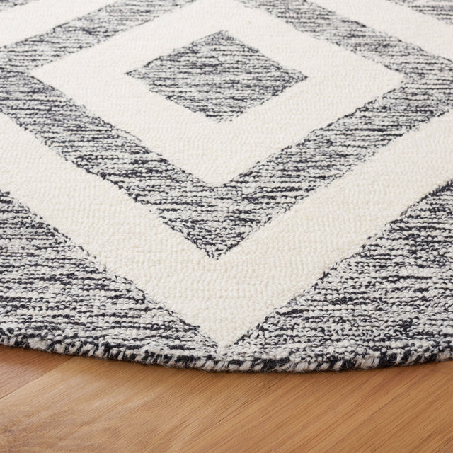 Safavieh Metro Met254A Ivory/Black Rug.