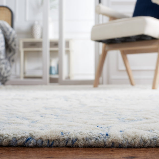 Safavieh Metro Met850M Blue/Ivory Rug.