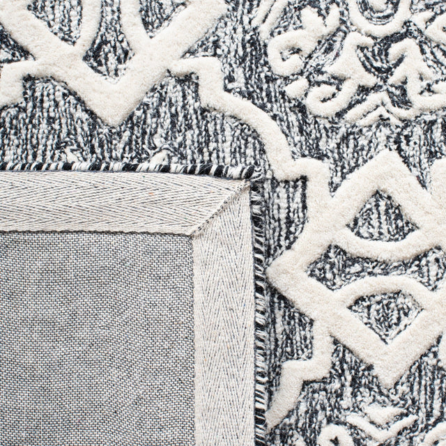 Safavieh Metro Met851Z Black/Ivory Rug.
