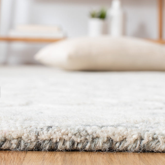 Safavieh Metro Met857F Silver/Ivory Rug.