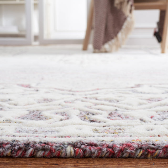 Safavieh Metro Met861Q Red/Ivory Rug.