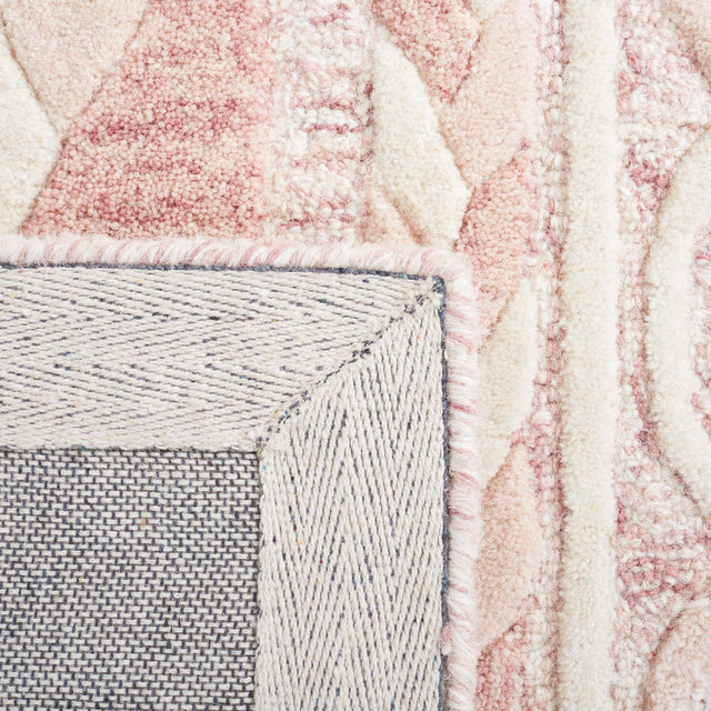 Safavieh Metro Met863U Pink/Ivory Rug.