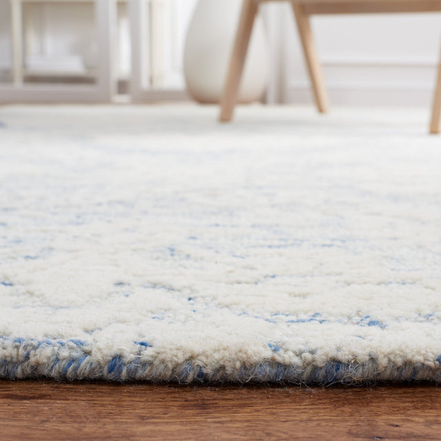 Safavieh Metro Met871M Blue/Ivory Rug.