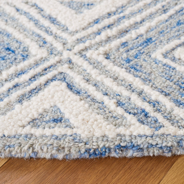 Safavieh Metro Met908M Blue/Ivory Rug.