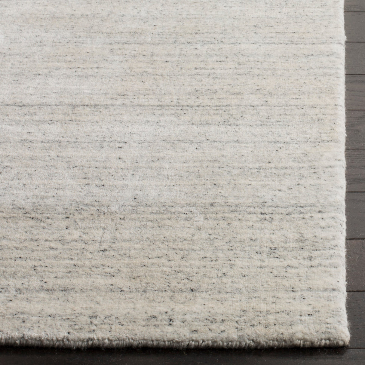 Safavieh Mirage Mir550E Silver Rug.