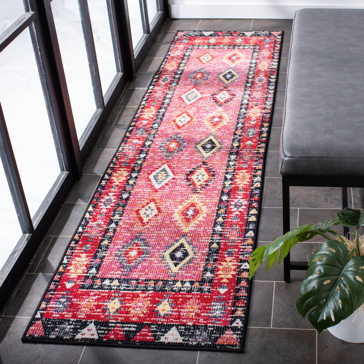 Safavieh Montage Mtg201U Pink/Black Rug.