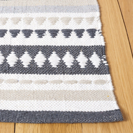 Safavieh Montauk Mtk451F Grey/Ivory Rug.
