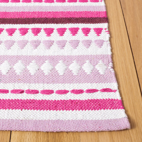 Safavieh Montauk Mtk451R Pink/Ivory Rug.
