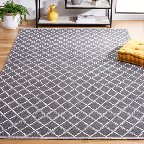 Safavieh Montauk Mtk706H Black/Ivory Rug.