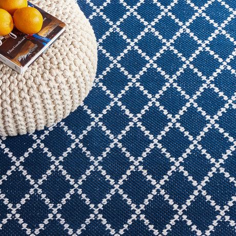 Safavieh Montauk Mtk706N Navy/Ivory Rug.