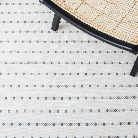 Safavieh Montauk Mtk714F Grey/Ivory Rug.