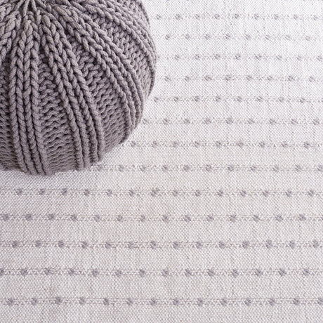 Safavieh Montauk Mtk714G Light Grey/Ivory Rug.