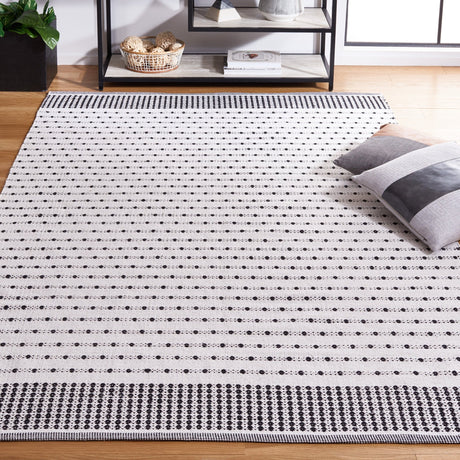 Safavieh Montauk Mtk714Z Black/Ivory Rug.