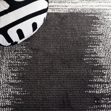 Safavieh Moroccan Tassel Mrt107A Ivory/Black Rug.