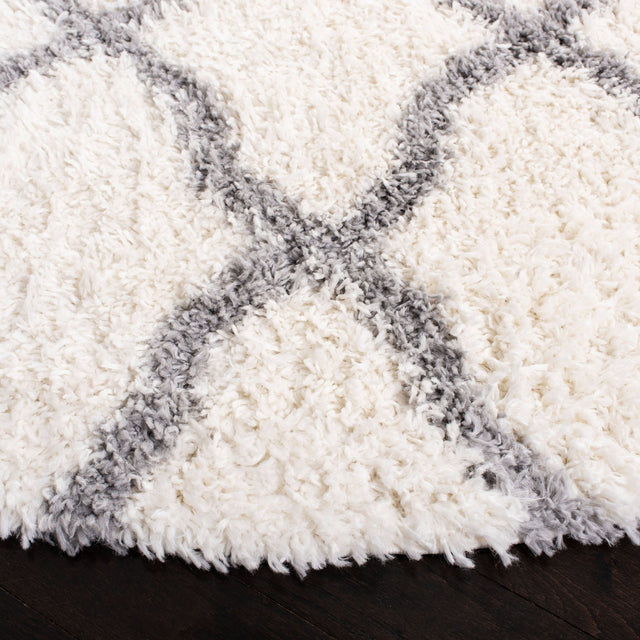 Safavieh Moroccan Tassel Shag Mts358B Ivory/Light Grey Rug.
