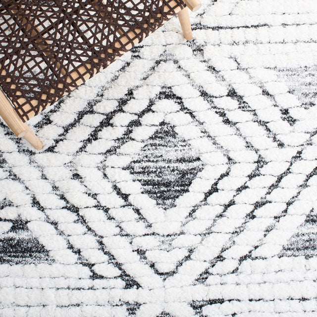 Safavieh Moroccan Tassel Shag Mts614A Ivory/Grey Rug.