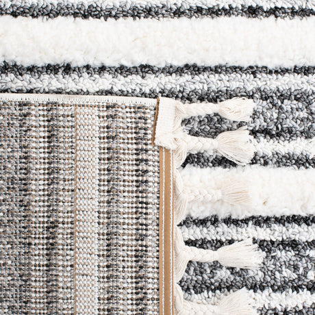Safavieh Moroccan Tassel Shag Mts620F Grey/Ivory Rug.