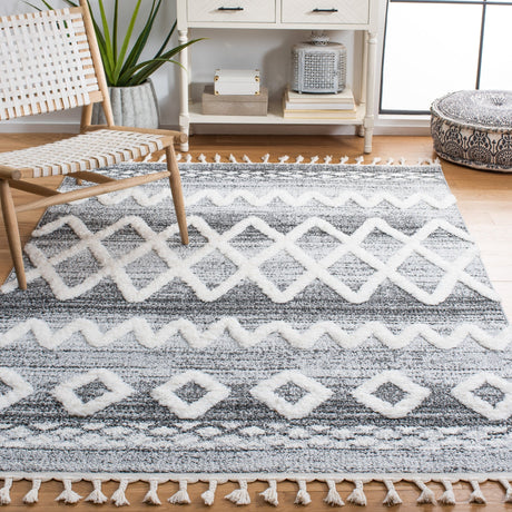 Safavieh Moroccan Tassel Shag Mts626F Grey/Ivory Rug.