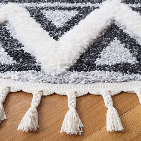 Safavieh Moroccan Tassel Shag Mts634F Grey/Black Rug.
