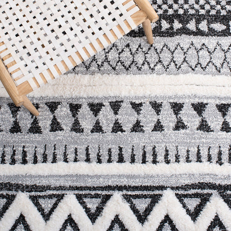 Safavieh Moroccan Tassel Shag Mts634F Grey/Black Rug.