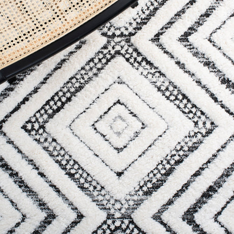 Safavieh Moroccan Tassel Shag Mts636A Ivory/Grey Rug.