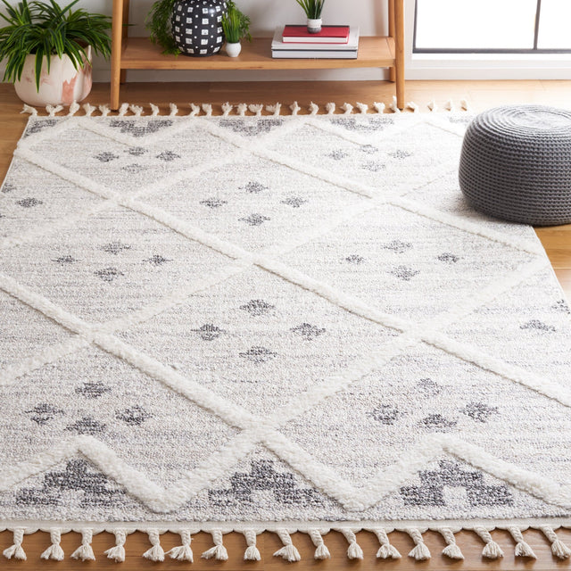 Safavieh Moroccan Tassel Shag Mts644A Beige/Ivory Rug.