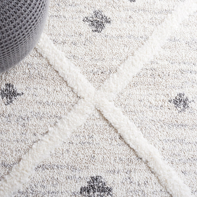 Safavieh Moroccan Tassel Shag Mts644A Beige/Ivory Rug.