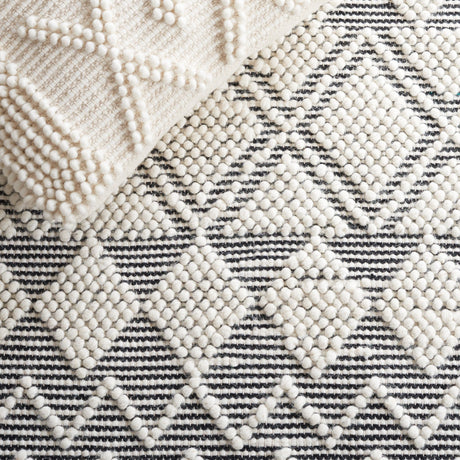 Safavieh Natura Nat125Z Black/Ivory Rug.