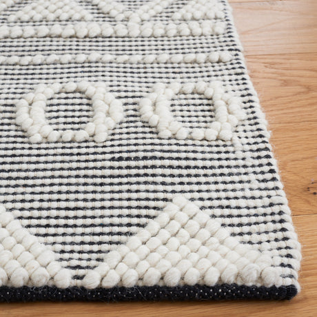 Safavieh Natura Nat275Z Black/Ivory Rug.